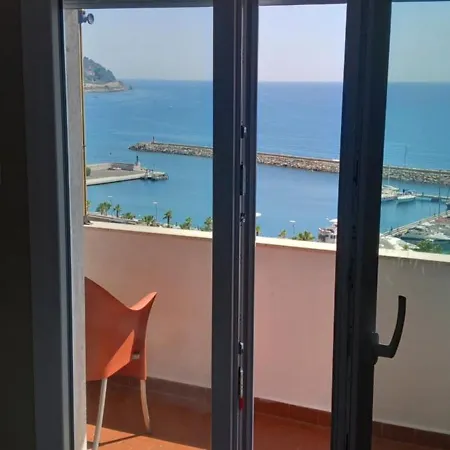 Bella Vista Sopra Il Porto!